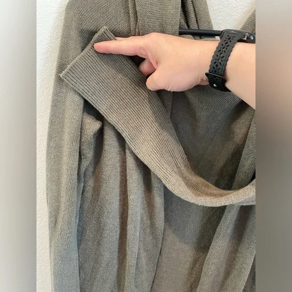 Leith Olive Green Extra Long Shawl-Collar Women’s Cardigan Size Small - Picture 5 of 7